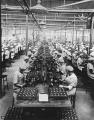 Fábrica de cartuchos canadiense atendida por mano de obra femenina