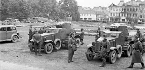 Tropas germanas y soviéticas confraternizan en la ciudad polaca de Lublin