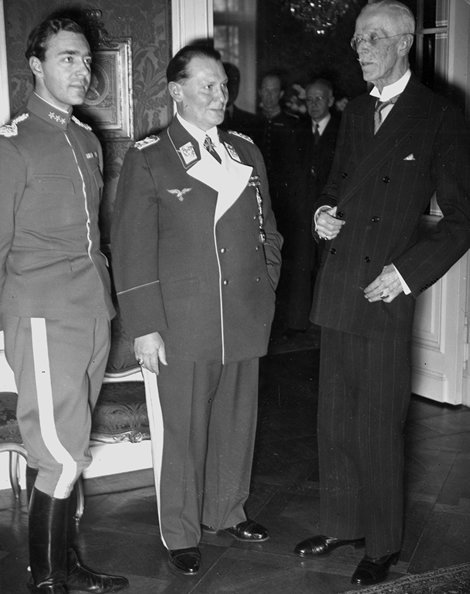El prícipe Adofo de Suecia, Göring y el rey Gustavo V de Suecia