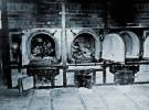 Hornos crematorios de un campo de concentración nazi donde eran destruidos los cuerpos de los ejecutados. Ampliar imagen