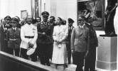 Hitler visita la Gran Exposición de Arte Alemán celebrada en Munich. 1937. Ampliar imagen