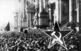 Manifestación de comunistas alemanes durante la revolución de 1919. Ampliar imagen
