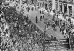 Manifestación de soviets en Petrogrado. 18 de junio de 1917 . Ampliar imagen